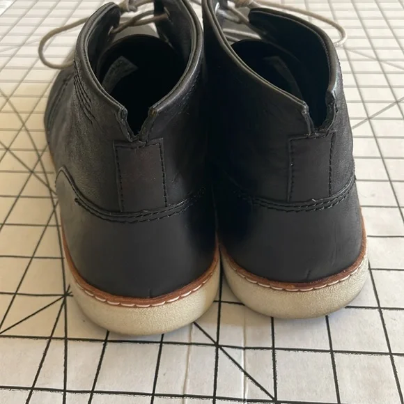 Timberland men’s chukka boots, size 7.5, great used condition black with brown - Picture 3 of 8